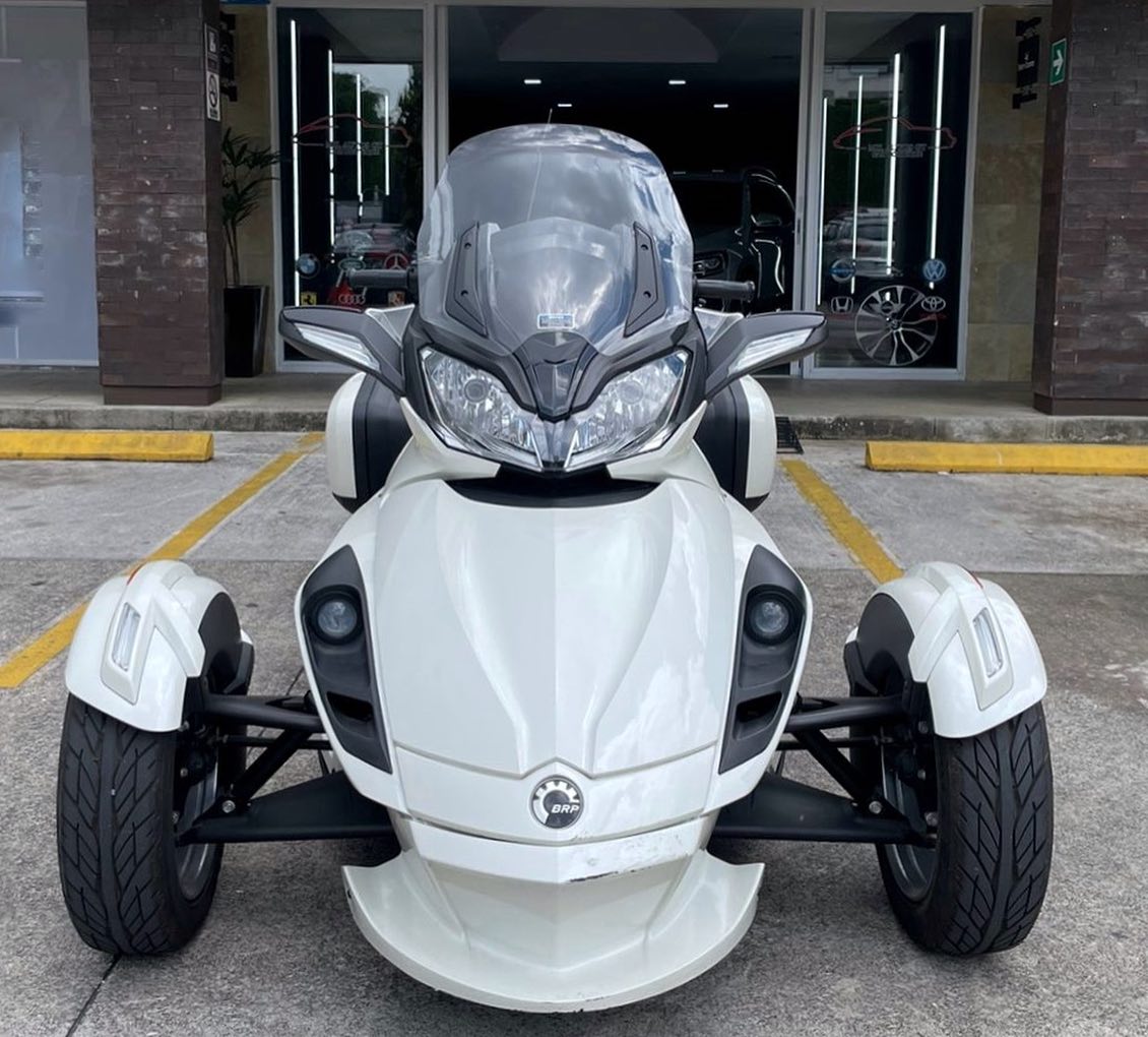 CANAM SPYDER (2)