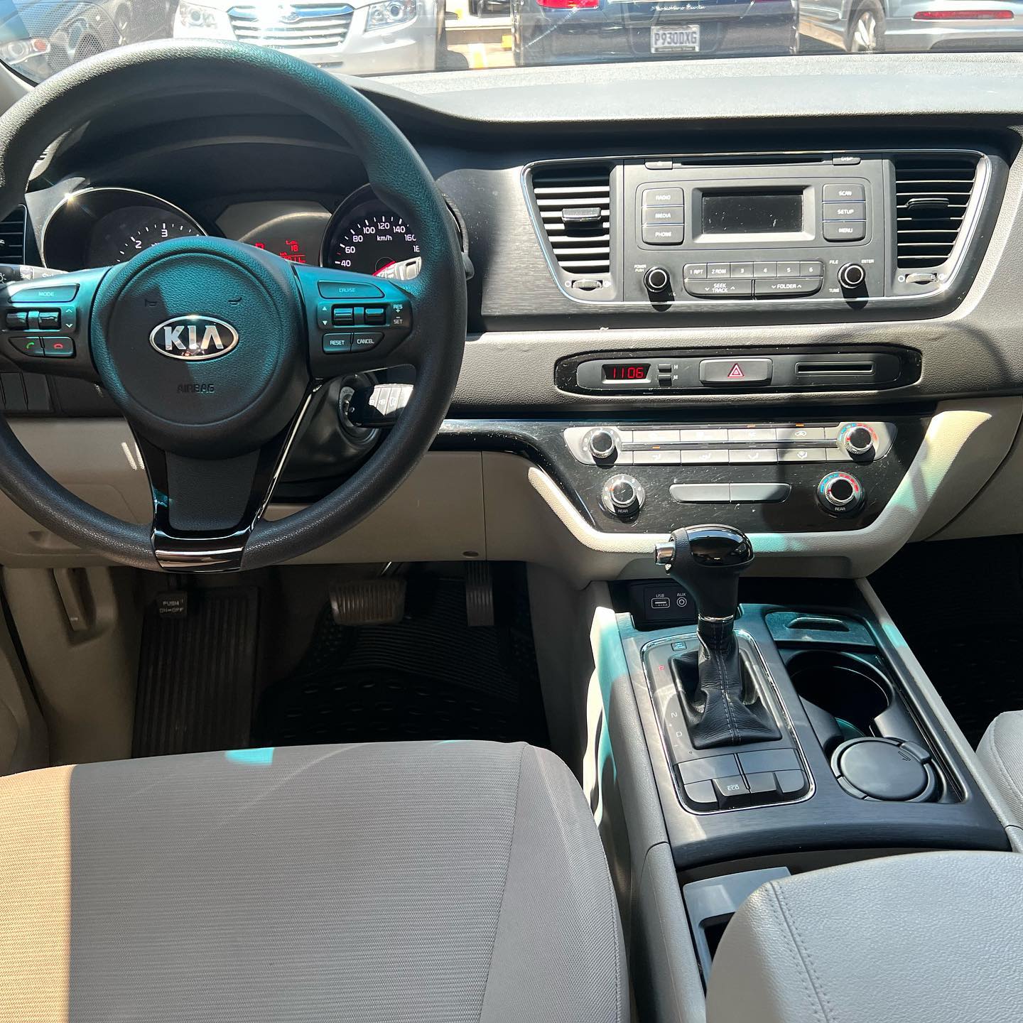 Kia Gran Carnival (8)